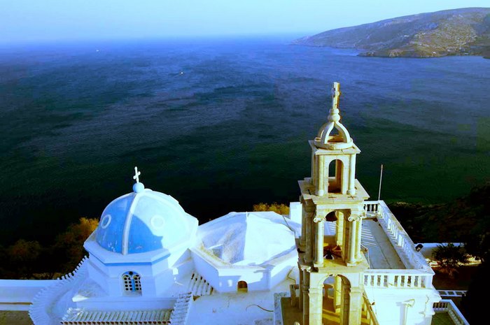 Ποιο Ελληνικό νησί λέγεται και «Πεταλούδα του Αιγαίου»; Αγνό, γαλήνιο, με μυστικούς «θησαυρούς» και ονειρικές παραλίες!