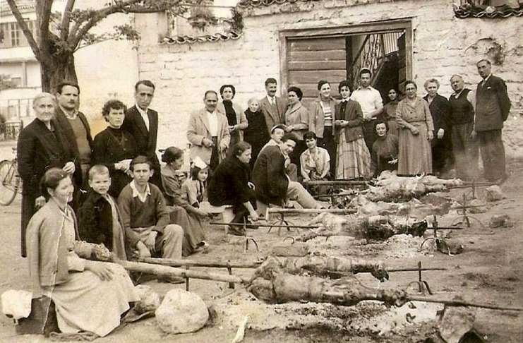 Ένα συγκινητικό οδοιπορικό στο Πάσχα των παιδικών μας χρόνων.. Ένα συγκινητικό οδοιπορικό στο Πάσχα των παιδικών μας χρόνων..