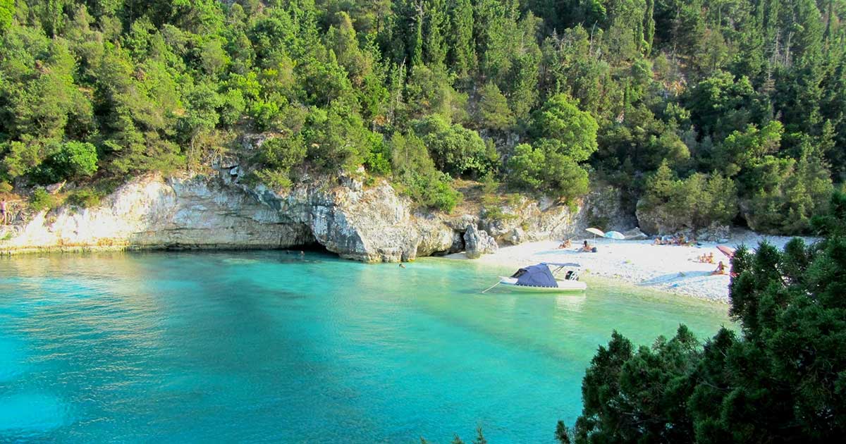 Δαφνούδι: Ώρα να γνωρίσουμε τη μυστική παραλία της Κεφαλονιάς για ρομαντικούς!
