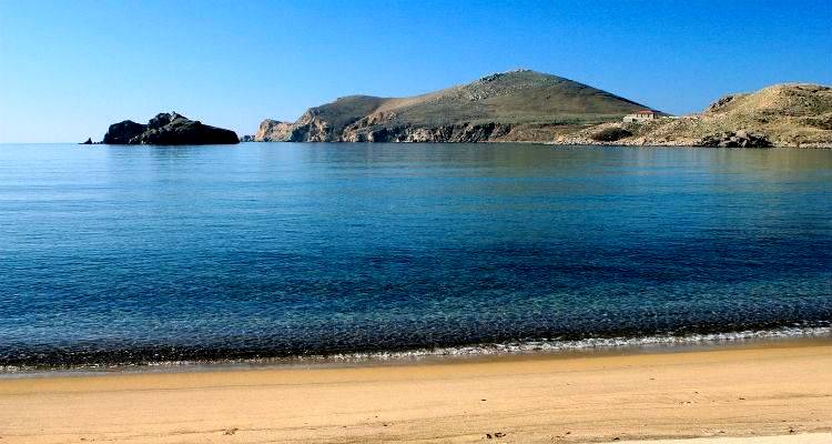 3 νησιά που μπορείς να κάνεις βασιλικές διακοπές με 50 ευρώ (εικόνες)