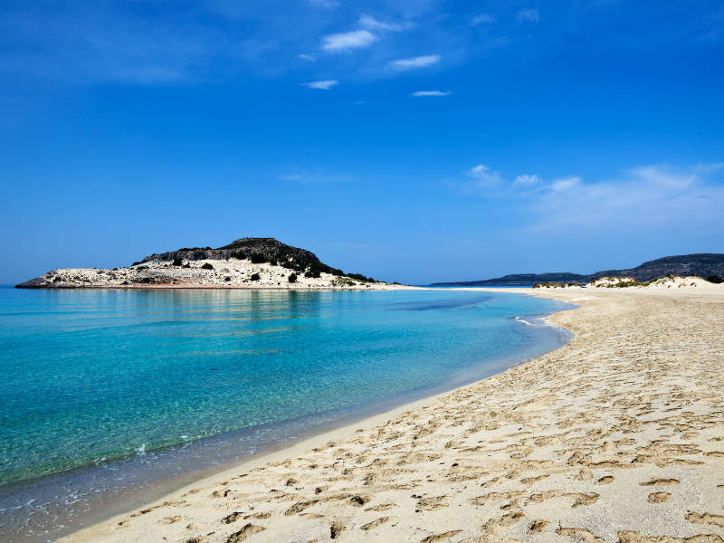 Η Πελοπόννησος μας ταξιδεύει στις… Μπαχάμες! Η ελληνική παραλία με το απόλυτο εξωτικό τοπίο (video)