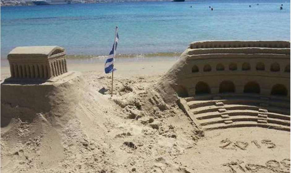 Έχτισε στην άμμο τον Παρθενώνα άγνωστος ξένος τουρίστας