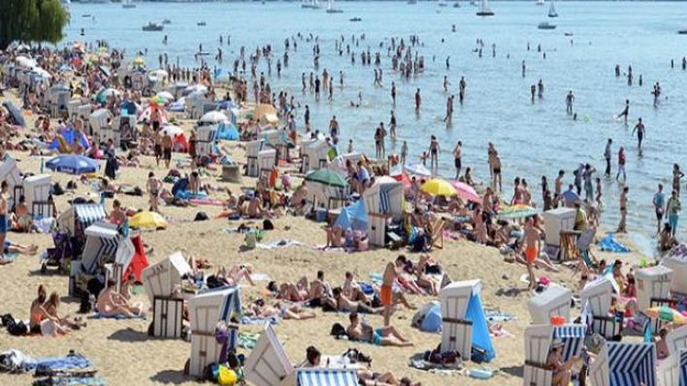 Επιστήμονας: Πώς θα είναι στην Ελλάδα το καλοκαίρι του κορωνοϊού – Κανόνες σε παραλίες