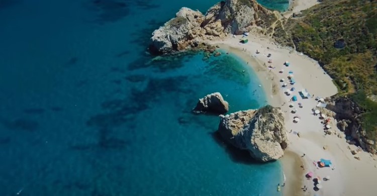 Τρομερό βίντεο για την Ελλάδα με τραγούδι του Μητροπάνου γεμίζει αισιοδοξία για την επόμενη μέρα