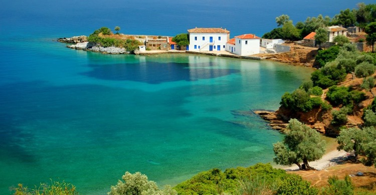 Τρικέρι: Το σπάνιας ομορφιάς άγνωστο ελληνικό νησάκι που το επισκέπτεσαι μόνο με.. θαλάσσιο ταξί