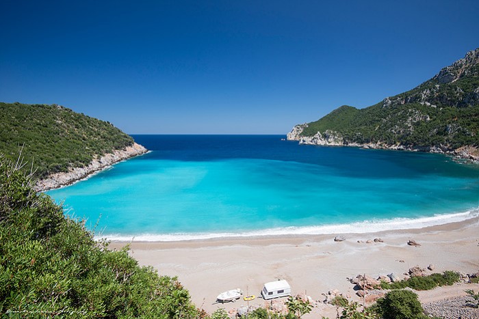 Τσίλαρος: Ώρα να γνωρίσετε τον άγνωστο επίγειος παράδεισο της Ελλάδας που βρίσκεται καλά κρυμμένος στην Εύβοια