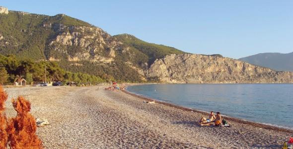 5 «ευρύχωρες» παραλίες στην Αττική για να πάμε θάλασσα με ασφάλεια