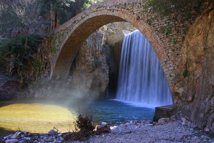 Πολύτιμο αριστούργημα: Ένα από τα ωραιότερα γεφύρια που έχετε δει βρίσκεται στην Ελλάδα!