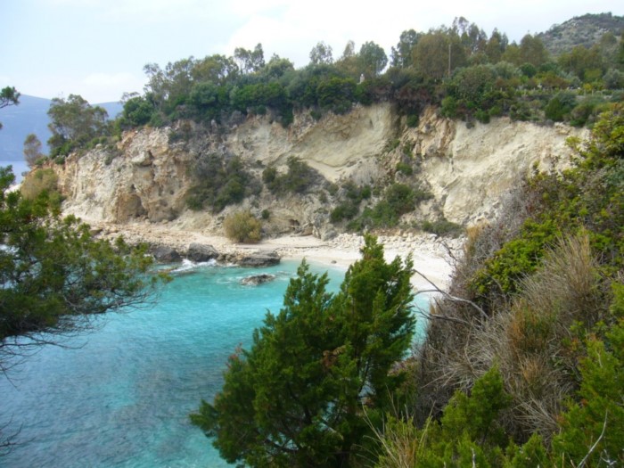 Βουτιά στο όνειρο! Η ελληνική παραλία όπου προσκυνούν ακόμη και οι θεοί! Βουτιά στο όνειρο! Η ελληνική παραλία όπου προσκυνούν ακόμη και οι θεοί!