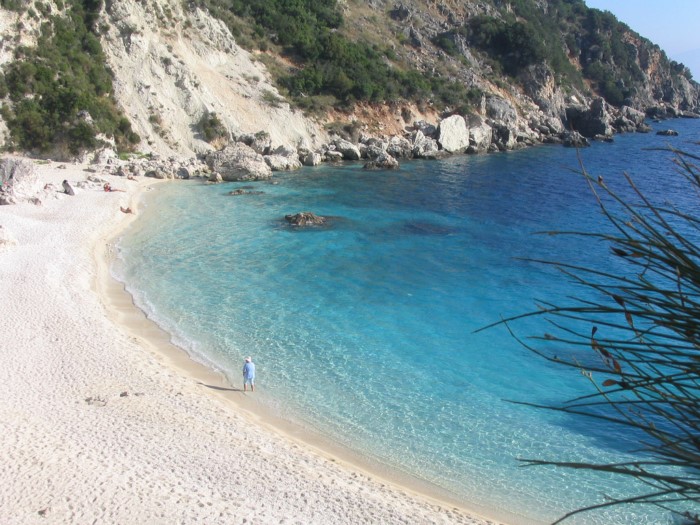 Βουτιά στο όνειρο! Η ελληνική παραλία όπου προσκυνούν ακόμη και οι θεοί! Βουτιά στο όνειρο! Η ελληνική παραλία όπου προσκυνούν ακόμη και οι θεοί!