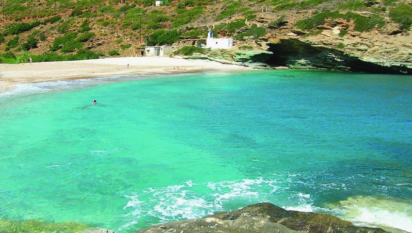 2 ώρες από Ραφήνα: Το νησί με τα πιο φτηνά εισιτήρια σε καλεί να το ανακαλύψεις