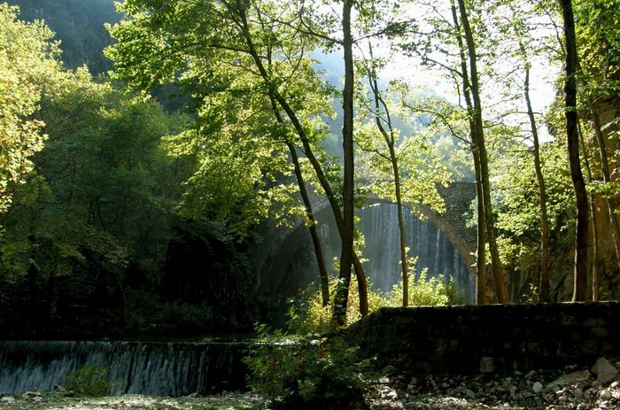 Πολύτιμο αριστούργημα: Ένα από τα ωραιότερα γεφύρια που έχετε δει βρίσκεται στην Ελλάδα!