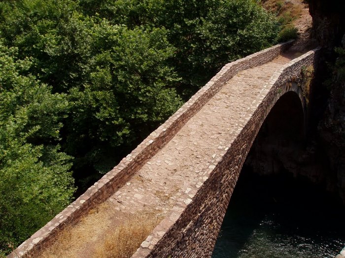 Πολύτιμο αριστούργημα: Ένα από τα ωραιότερα γεφύρια που έχετε δει βρίσκεται στην Ελλάδα!