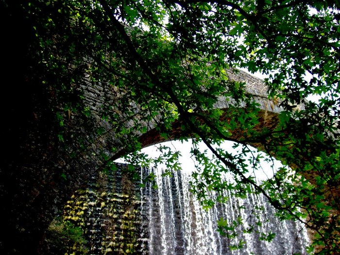 Πολύτιμο αριστούργημα: Ένα από τα ωραιότερα γεφύρια που έχετε δει βρίσκεται στην Ελλάδα!