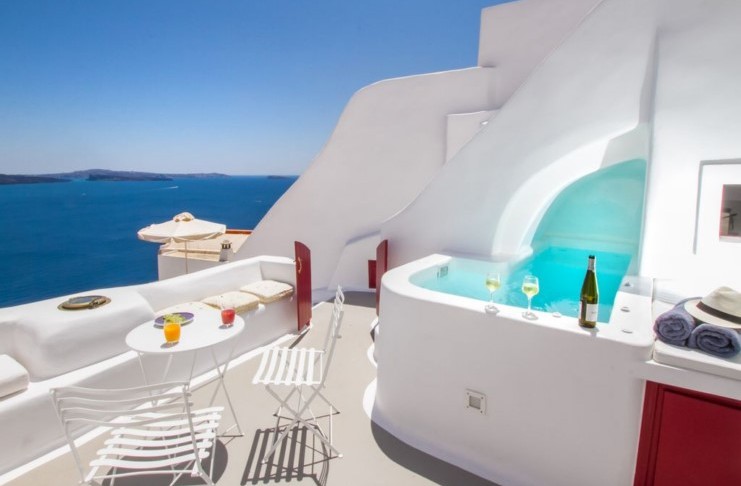 Το πιο περιζήτητο σπίτι Airbnb του κόσμου βρίσκεται στη Σαντορίνη και είναι εντυπωσιακό
