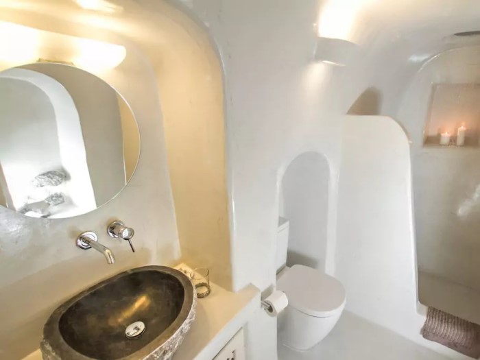 Το πιο περιζήτητο σπίτι Airbnb του κόσμου βρίσκεται στη Σαντορίνη και είναι εντυπωσιακό