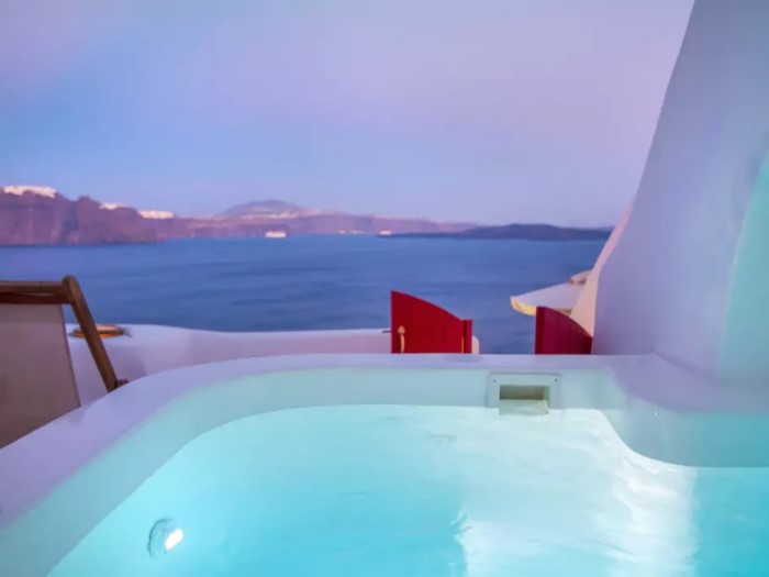 Το πιο περιζήτητο σπίτι Airbnb του κόσμου βρίσκεται στη Σαντορίνη και είναι εντυπωσιακό