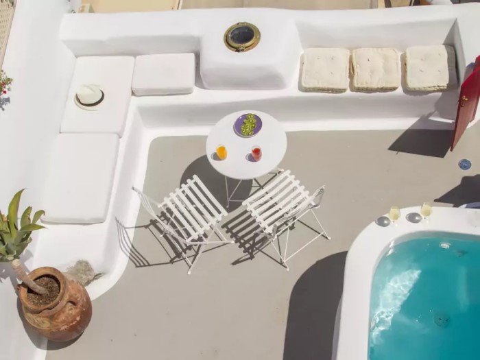 Το πιο περιζήτητο σπίτι Airbnb του κόσμου βρίσκεται στη Σαντορίνη και είναι εντυπωσιακό