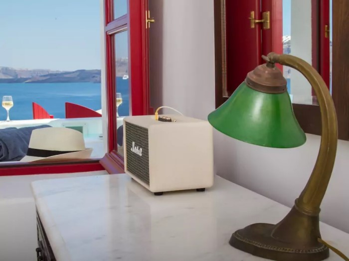 Το πιο περιζήτητο σπίτι Airbnb του κόσμου βρίσκεται στη Σαντορίνη και είναι εντυπωσιακό