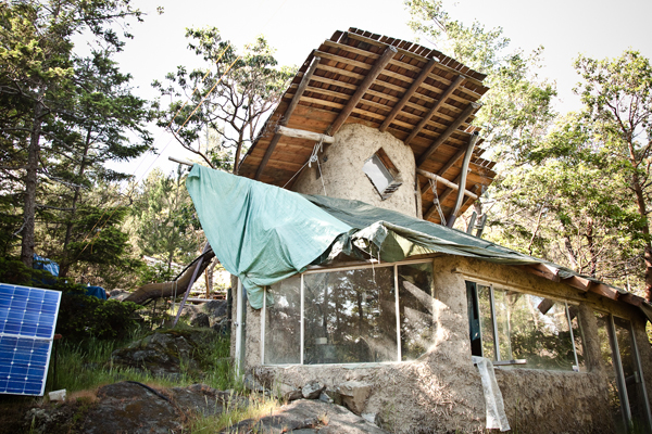 Χωρίς λεφτά, ρεύμα και αστυνομία: Το νησί των μορφωμένων, έχει τη δική του οικονομία-πρότυπο