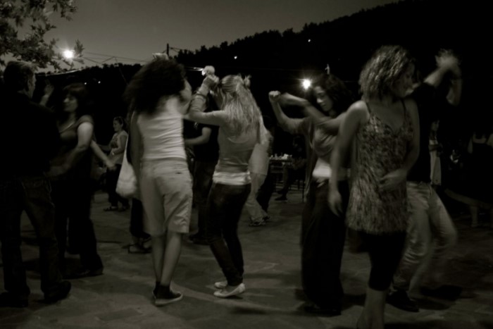 Αν δεν πας έστω σ' ένα πανηγύρι, δεν ξέρεις τι θα πει ελληνικό καλοκαίρι Αν δεν πας έστω σ' ένα πανηγύρι, δεν ξέρεις τι θα πει ελληνικό καλοκαίρι