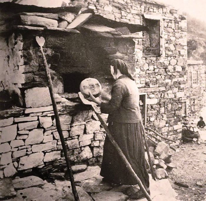 Η ιστορία του ψωμιού στην Ελλάδα μέσα από σπάνιες φωτογραφίες