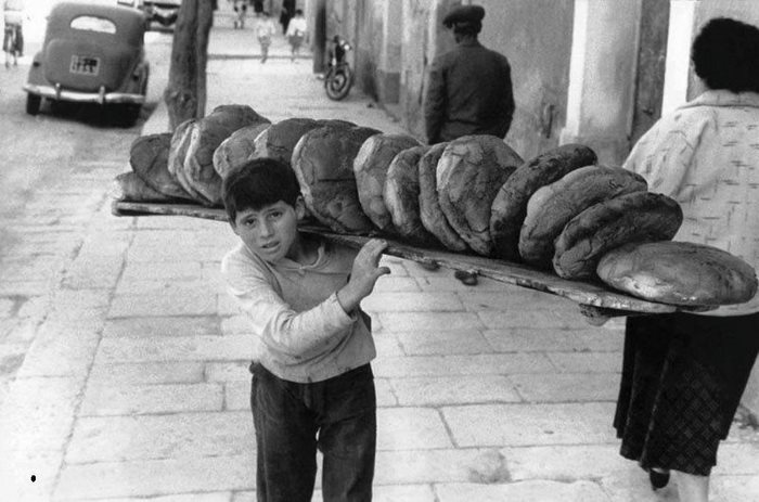 Η ιστορία του ψωμιού στην Ελλάδα μέσα από σπάνιες φωτογραφίες