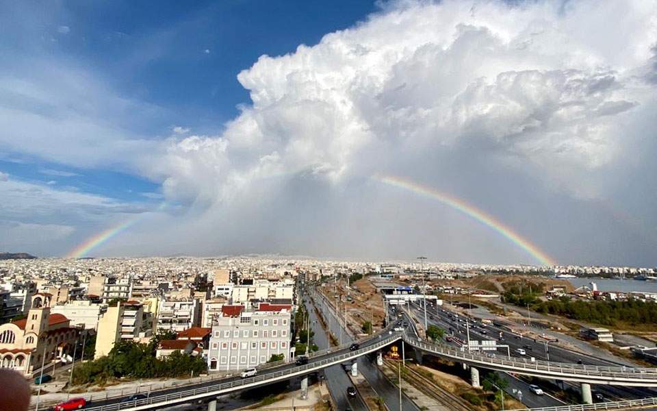 Σπάνιο θέαμα: Διπλό ουράνιο τόξο στον ουρανό της Αθήνας