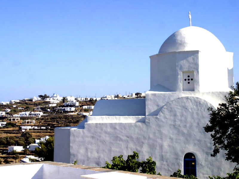 Εκκλησία σε κυκλαδίτικο στυλ στη Σίφνο