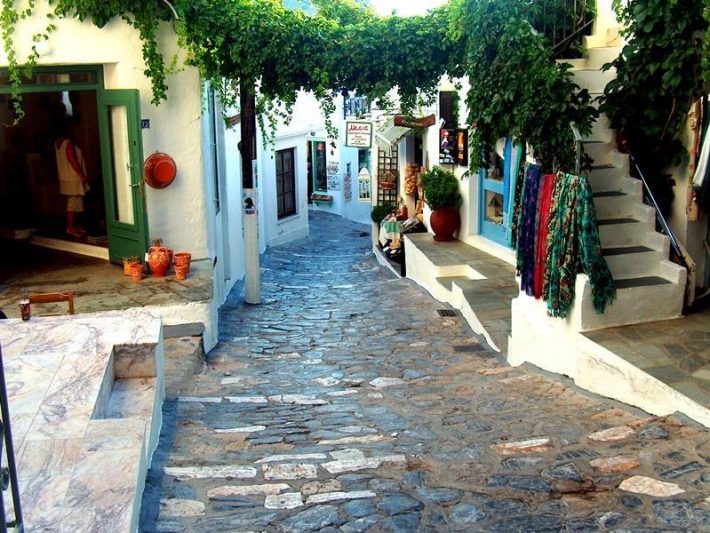 Μια «Κυκλάδα» στην καρδιά του Αιγαίου: Το νησί που έχει συγκριτικό πλεονέκτημα αυτό το καλοκαίρι