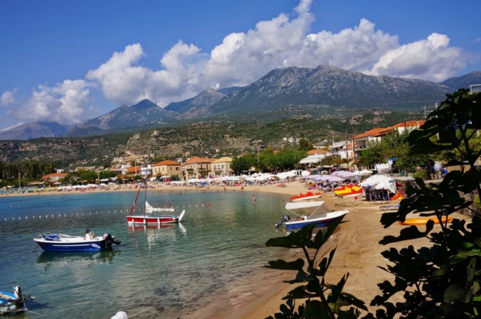 Η Νεράιδα του Μεσσηνιακού: Το μικρό ψαροχώρι με την απαράμιλλη ομορφιά όπου ο Αλέξης Ζορμπάς γνώρισε τον Νίκο Καζαντζάκη