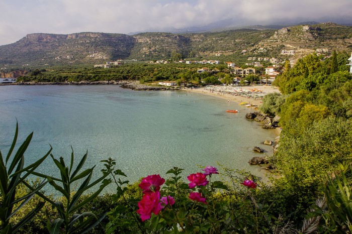 Η Νεράιδα του Μεσσηνιακού: Το μικρό ψαροχώρι με την απαράμιλλη ομορφιά όπου ο Αλέξης Ζορμπάς γνώρισε τον Νίκο Καζαντζάκη