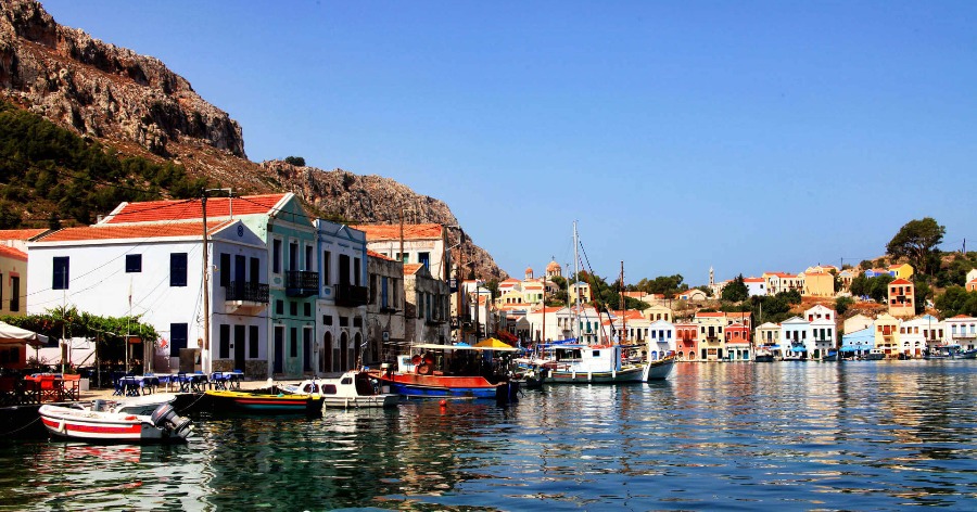 Δωρεάν ακροπλοϊκά, 50% μείωση στις τιμές: Το πανέμορφο νησί που θα γεμίσει Έλληνες τουρίστες το καλοκαίρι