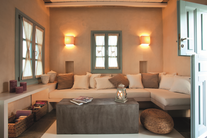 Εσωτερικός χώρος υψηλής αισθητικής στο Verina της Σύρου