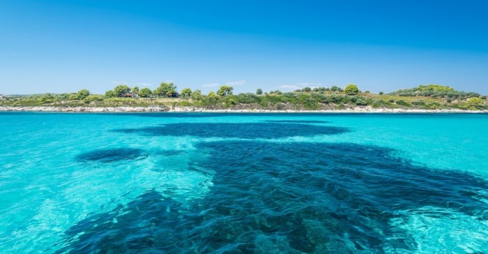 Διάσπορος: Το άγνωστο εξωτικό ελληνικό νησάκι που έχει ζεστά νερά όλο τον χρόνο και καθόλου κύμα