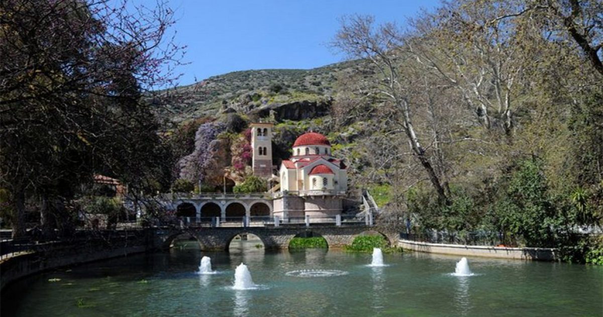 Ελληνικός ναός είναι χτισμένος πάνω σε σπηλιά και από κάτω του τρέχουν νερά από πηγές