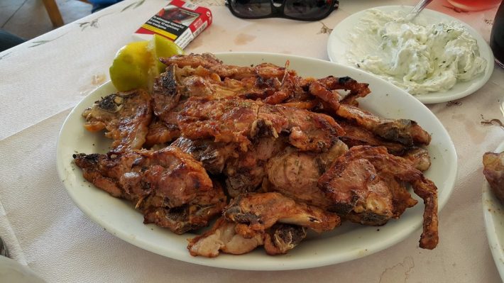 Πιάτα-θηρία: Η ταβέρνα που εξυμνεί όλη η Πελοπόννησος έχει τις μεγαλύτερες μερίδες στην Ελλάδα (Pics)