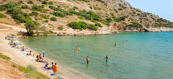 7 παραλίες με άμμο κοντά στην Αθήνα για οικογενειακές βουτιές