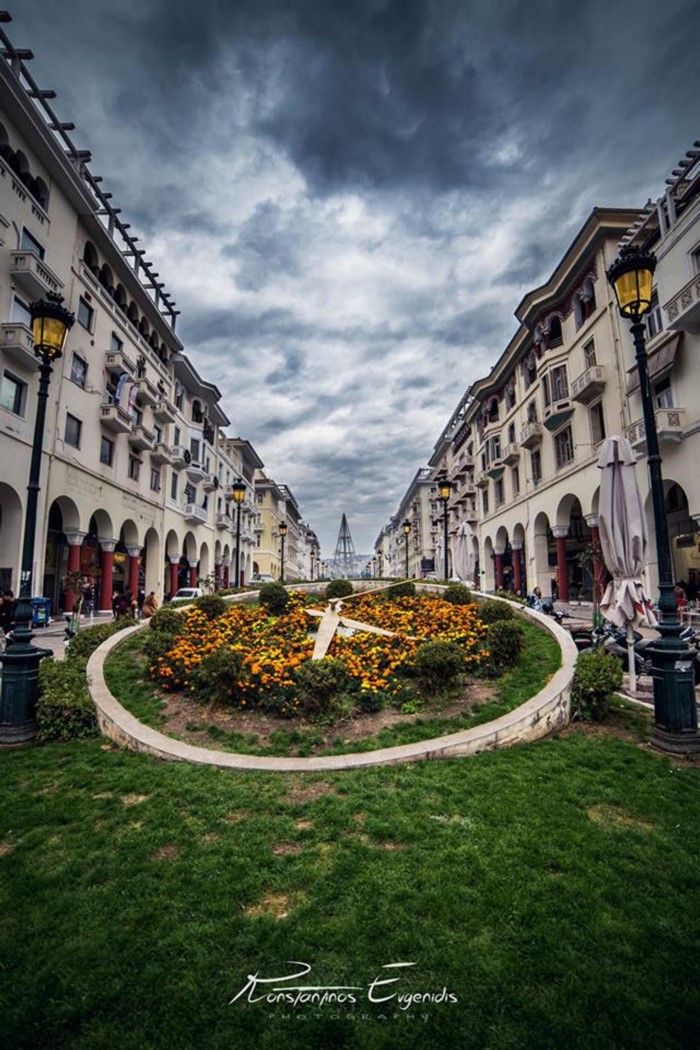40 φωτογραφίες που αποδεικνύουν ότι η Αριστοτέλους είναι η ωραιότερη πλατεία της Ελλάδας