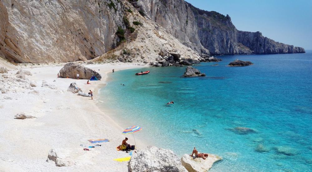 Νησιά για Απομόνωση: 7 άγνωστα ελληνικά νησιά όπου δεν θα σε βρει κανείς φέτος το καλοκαίρι