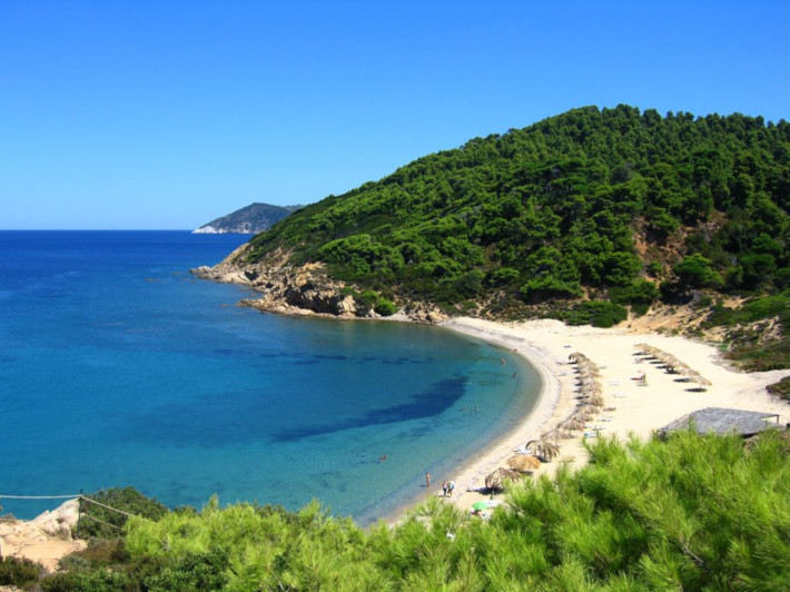 Σκιάθος:  Εκεί που το απέραντο γαλάζιο πάει παρέα με το πράσινο