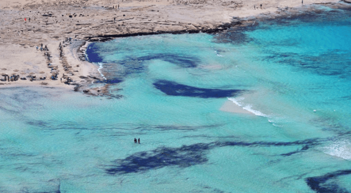 Καλοκαίρι άλλους 3 μήνες: Η ελληνική παραλία που μπορείς να κάνεις μπάνιο μέχρι τον Νοέμβρη (Pics)