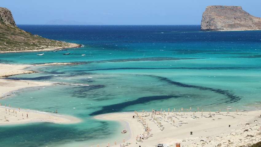 Καλοκαίρι άλλους 3 μήνες περισσότερο: Η ελληνική παραλία που μπορείς να κάνεις μπάνιο μέχρι τον Νοέμβρη