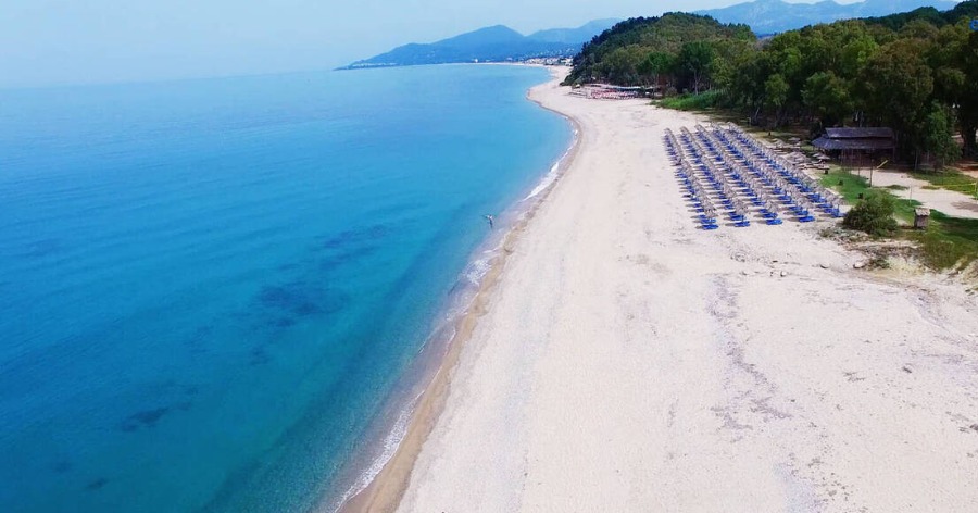 Η ελληνική «Κόπα Καμπάνα»: Η μεγαλύτερη παραλία στην Ευρώπη έχει μήκος 25 χιλιόμετρα και βρίσκεται στην Ελλάδα