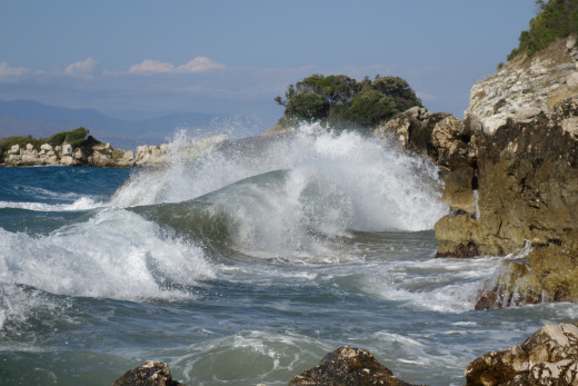 Εύβοια: Νεκρός 20χρονος που έκανε βουτιά από βράχο στην παραλία της Χιλιαδούς