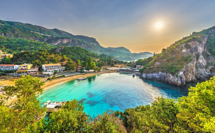 Μεγαθήριο: Η τεράστια παραλία της Κέρκυρας που θεωρείται απ’ τις πιο ασφαλείς στην Ευρώπη