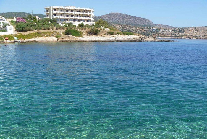 Ήσυχες παραλίες με ασφάλεια σε απόσταση αναπνοής από την Αθήνα