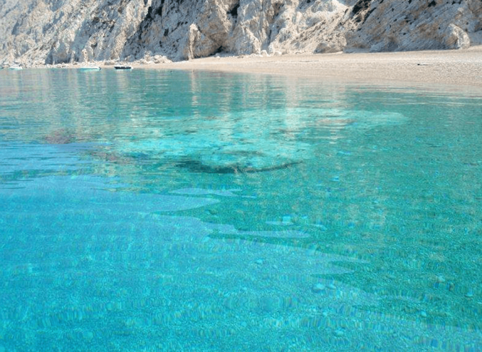 Οι ωραιότερες στην Ελλάδα: Γι' αυτές τις 2 παραλίες αξίζει να κατέβεις 450 σκαλοπάτια (Pics)