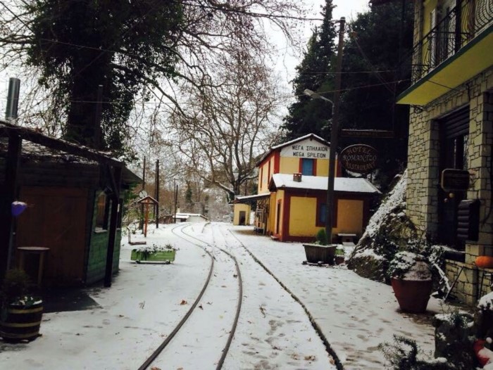 Ζαχλωρού: Ένα χωριουδάκι-κόσμημα και ένα τρένο που κάνει κάθε μέρα την ομορφότερη διαδρομή