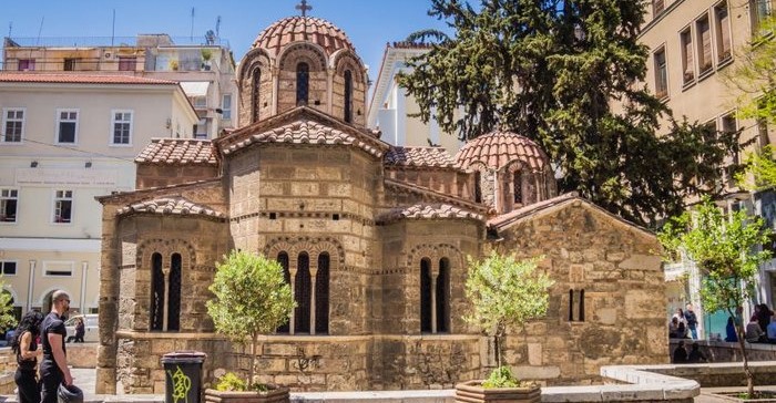 Καπνικαρέα: Όλα όσα θα ήθελες να ξέρεις για μία από τις πιο δημοφιλείς εκκλησίες της Αθήνας